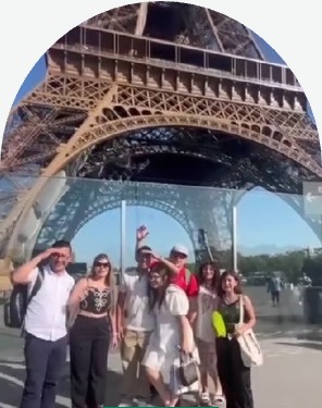 Diana Fernández y su familia en París